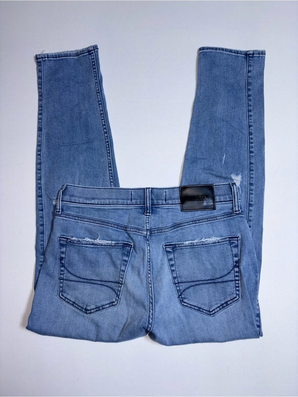 Classic Hollister Men’s Taper Distressed Jeans Size 30”